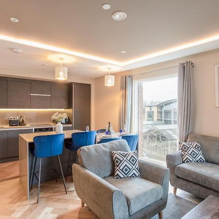 Luxury 2 Bedroom Apartment With Free Parking In The Heart Of יורק מראה חיצוני תמונה