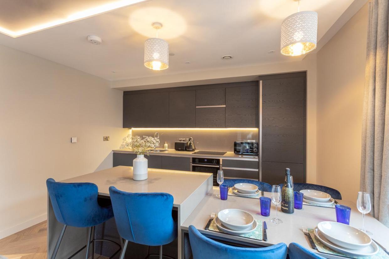 Luxury 2 Bedroom Apartment With Free Parking In The Heart Of יורק מראה חיצוני תמונה
