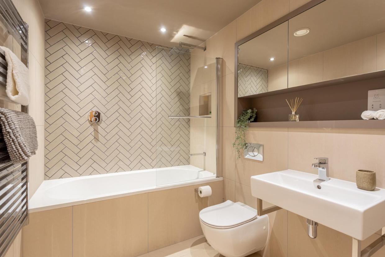 Luxury 2 Bedroom Apartment With Free Parking In The Heart Of יורק מראה חיצוני תמונה