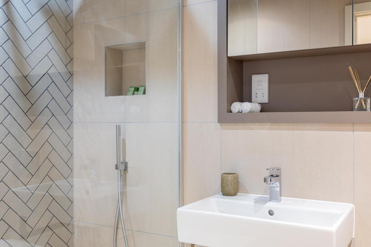 Luxury 2 Bedroom Apartment With Free Parking In The Heart Of יורק מראה חיצוני תמונה