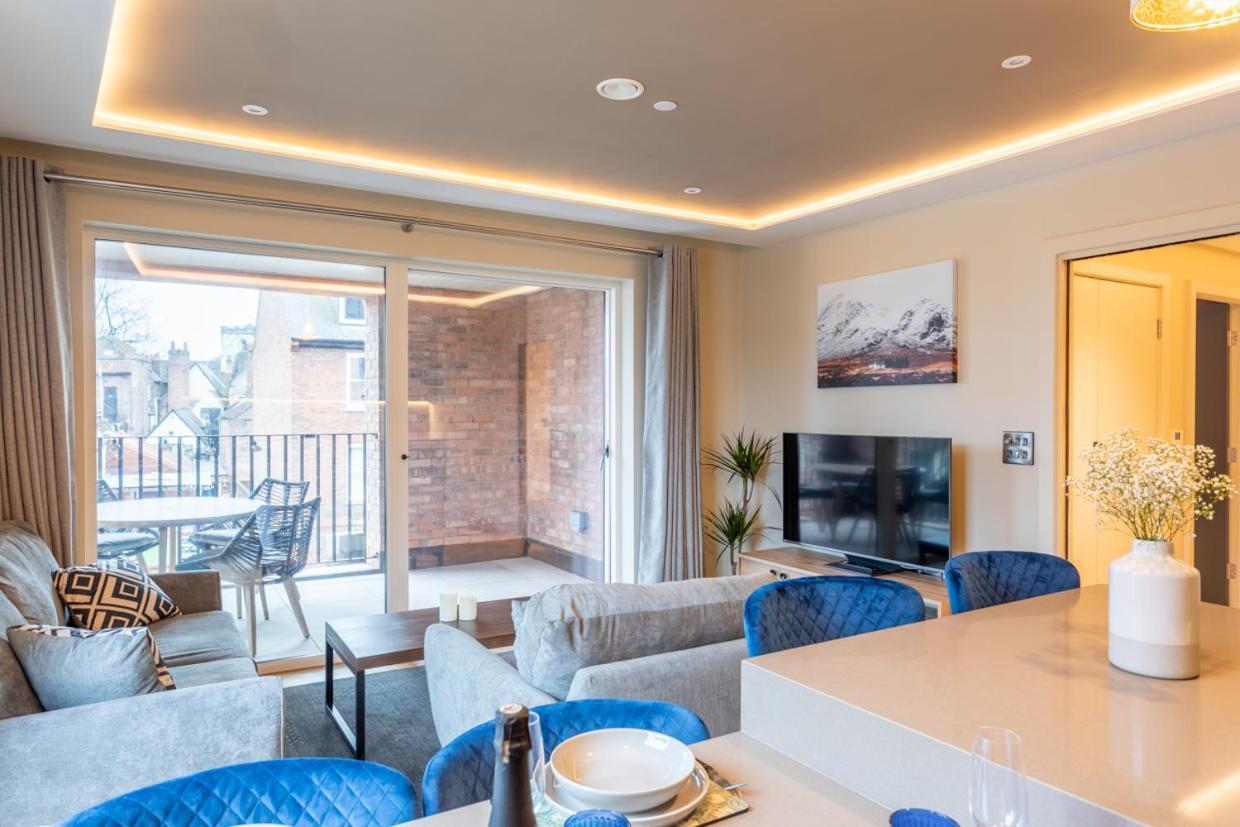 Luxury 2 Bedroom Apartment With Free Parking In The Heart Of יורק מראה חיצוני תמונה