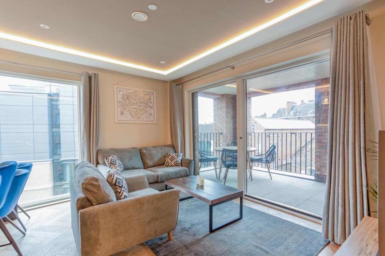 Luxury 2 Bedroom Apartment With Free Parking In The Heart Of יורק מראה חיצוני תמונה