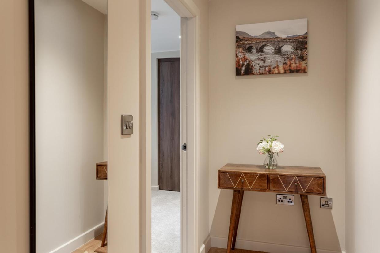 Luxury 2 Bedroom Apartment With Free Parking In The Heart Of יורק מראה חיצוני תמונה
